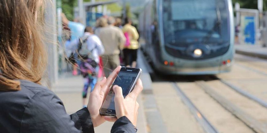 Le groupe RATP déploie le dispositif AMY pour sécuriser les abords d’un passage piéton à Vélizy
